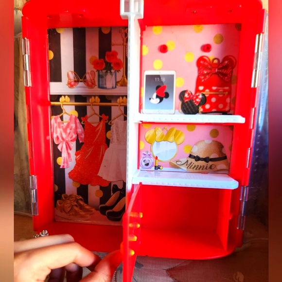 Minnie Mouse Fabulous Fashion Closet - Picture 3 of 3